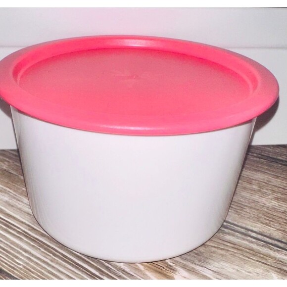 Tupperware One Touch 4 Cups Junior Short "B" Canister Coral Pink #2708 - Picture 1 of 1